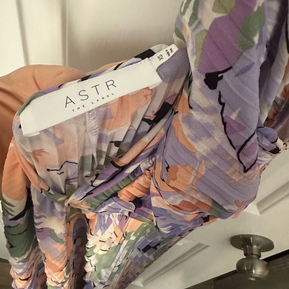 ASTR Floral Dress - Picture 5 of 5